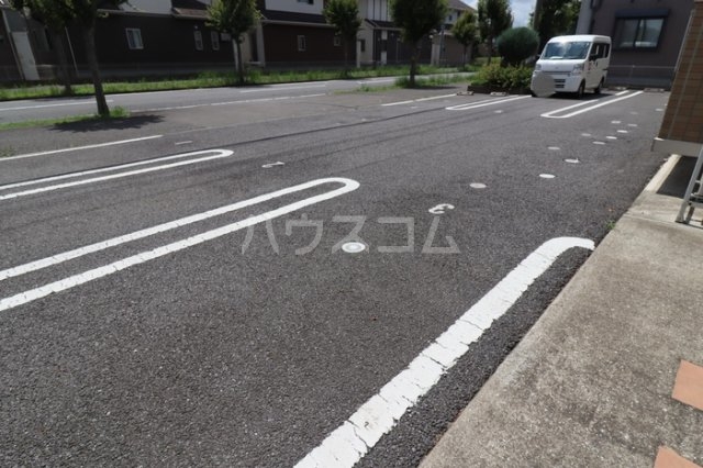 13/17 駐車場