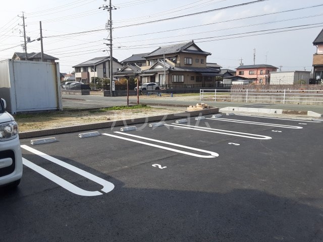 23/28 駐車場