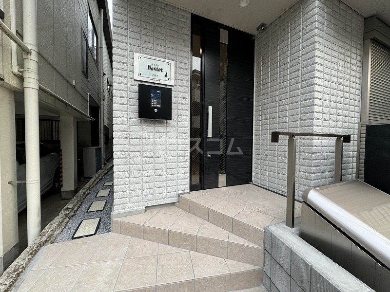 18/20 エントランス