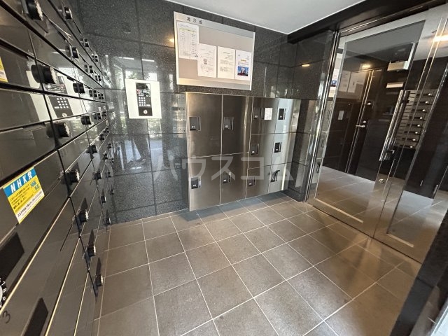 21/30 エントランス