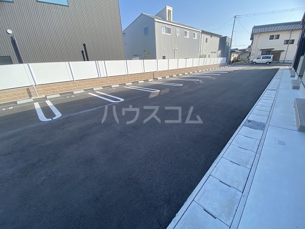 2/5 駐車場