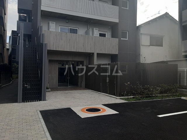 27/30 エントランス