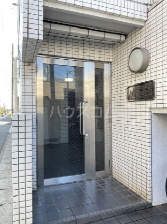 22/27 エントランス