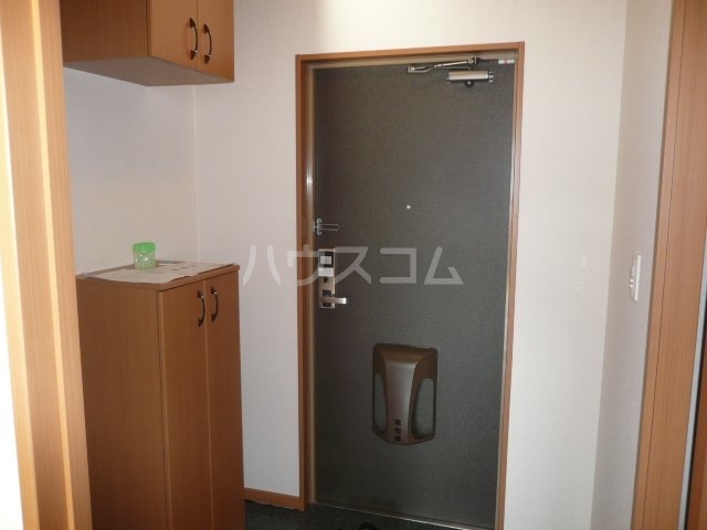 13/26 玄関