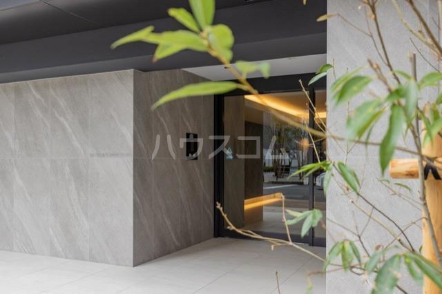 18/28 エントランス