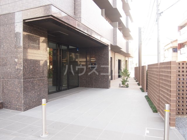 23/29 エントランス