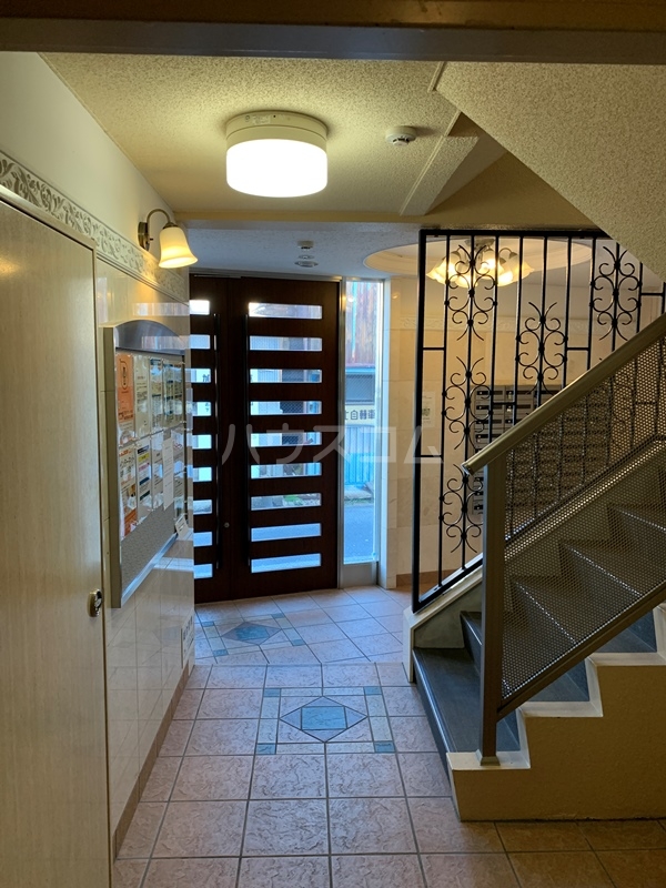 18/26 エントランス