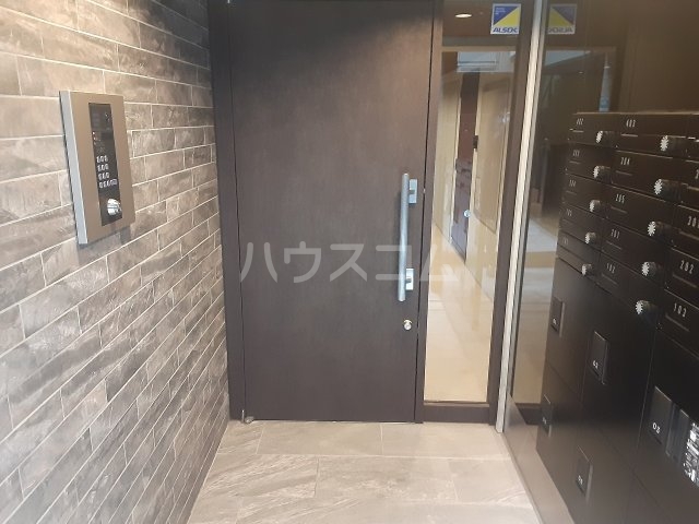 25/30 エントランス