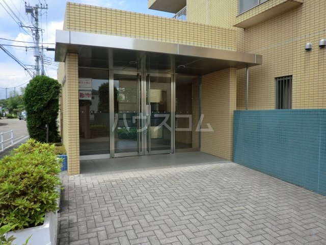 19/30 エントランス