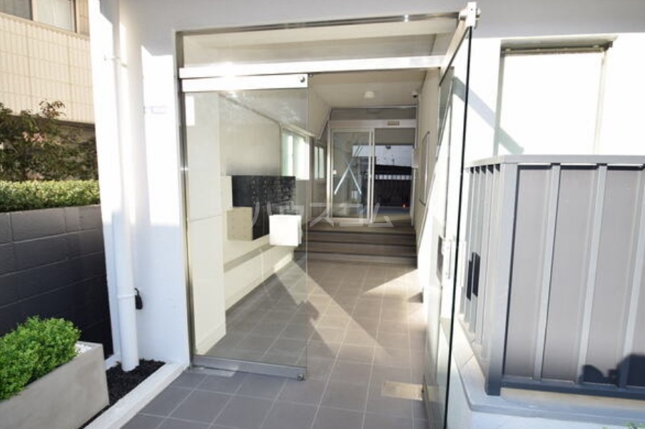 2/2 エントランス