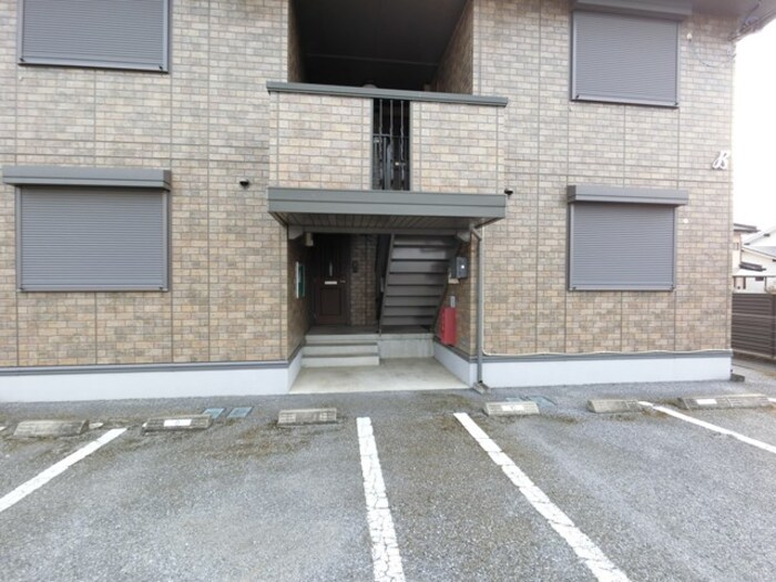 18/28 エントランス