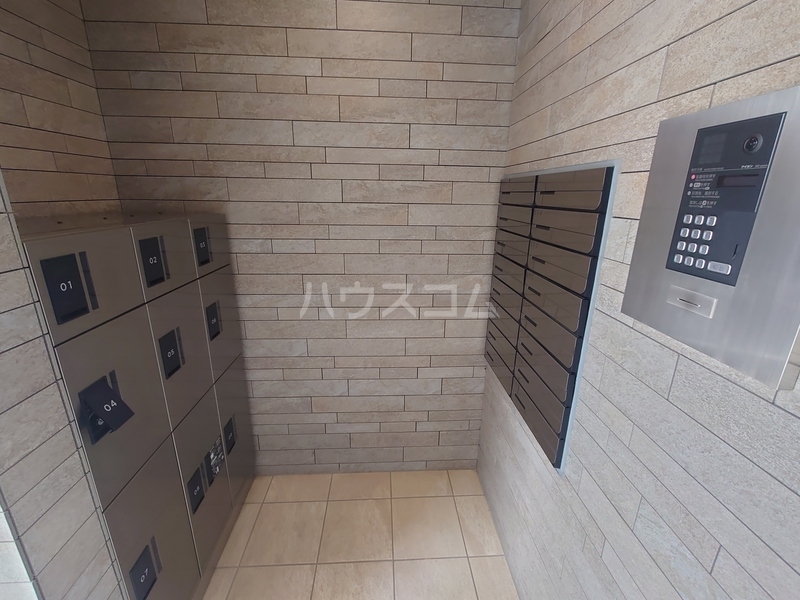 16/18 エントランス