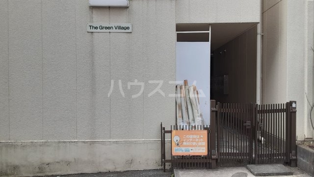 27/30 エントランス