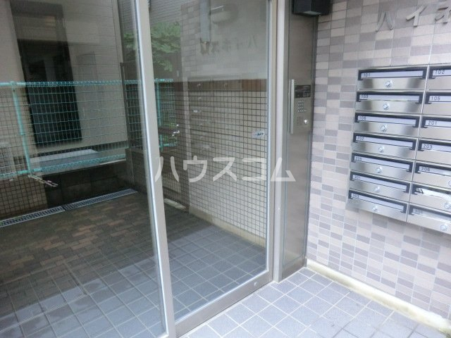 24/25 エントランス