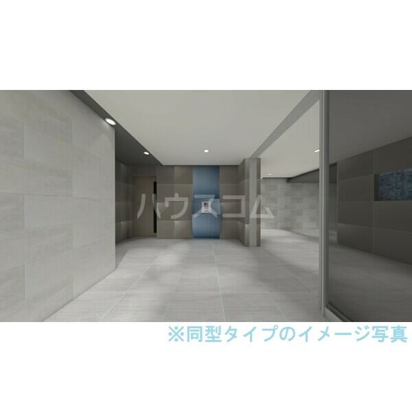 19/27 エントランス