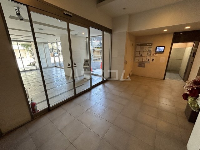 2/4 エントランス