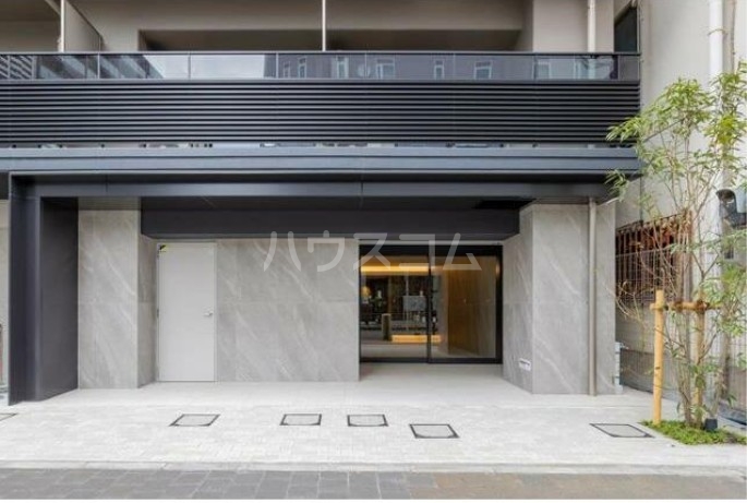 24/30 エントランス