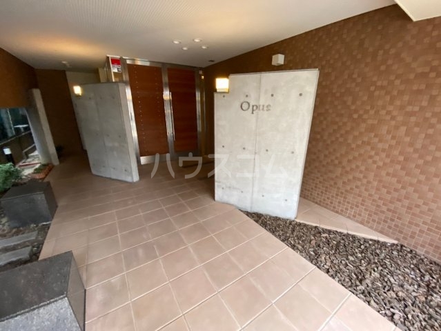 26/30 エントランス