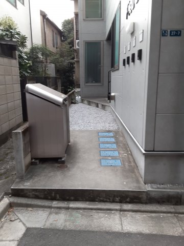 25/30 エントランス