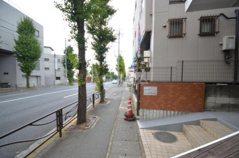 20/23 エントランス