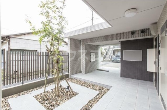 14/25 エントランス