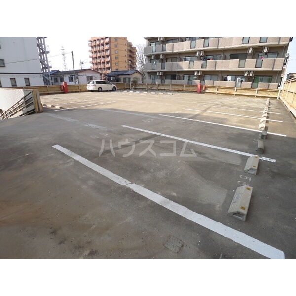 16/23 駐車場