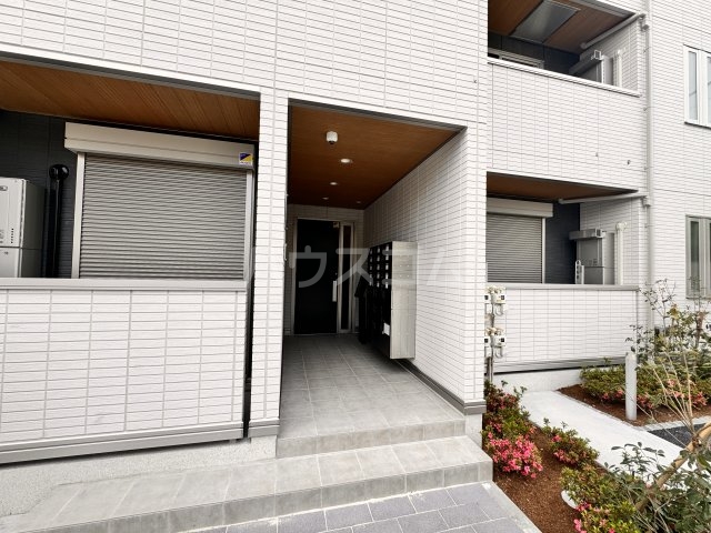 27/30 エントランス