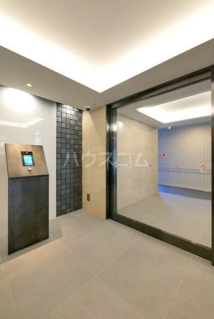 19/23 エントランス