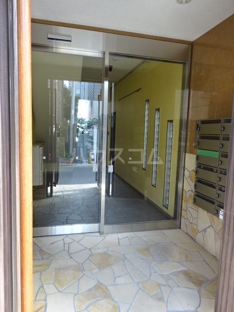 24/30 エントランス