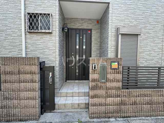 27/30 エントランス