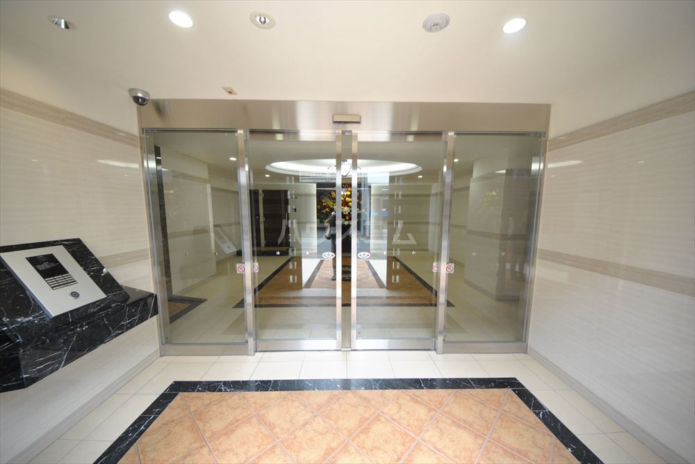 24/30 エントランス