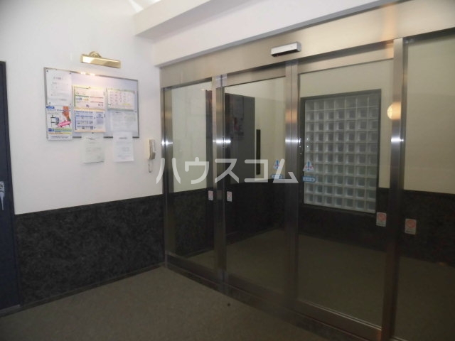 21/30 エントランス