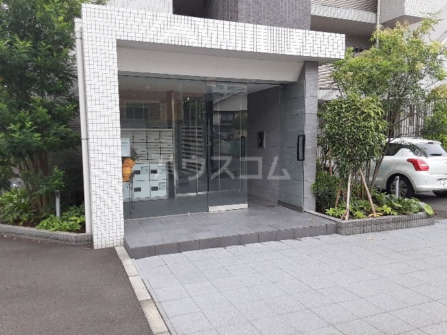 26/30 エントランス