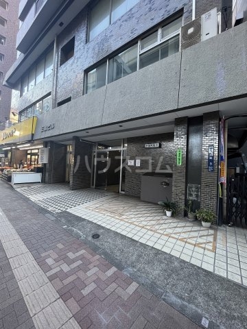 27/30 エントランス