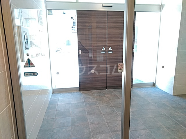 28/30 エントランス