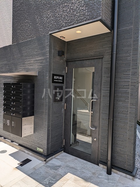 18/21 エントランス