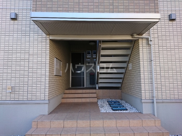 24/30 エントランス