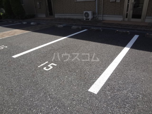 27/30 駐車場