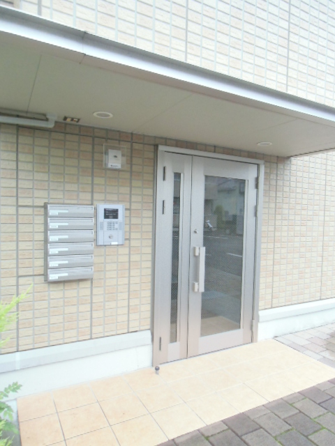 26/30 エントランス