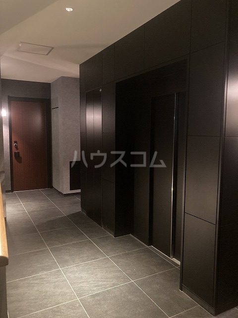 28/30 エントランス