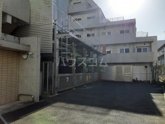 27/30 駐車場