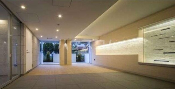 23/30 エントランス