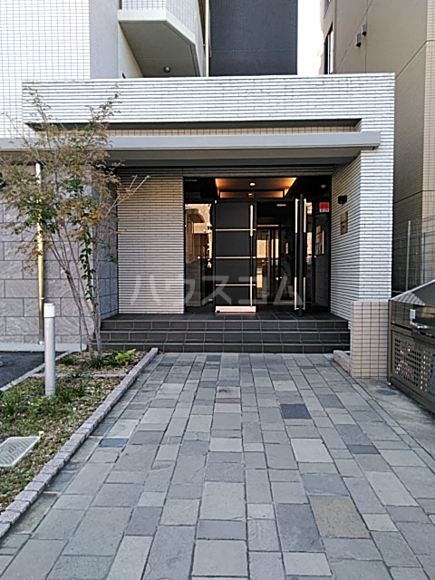 18/27 エントランス