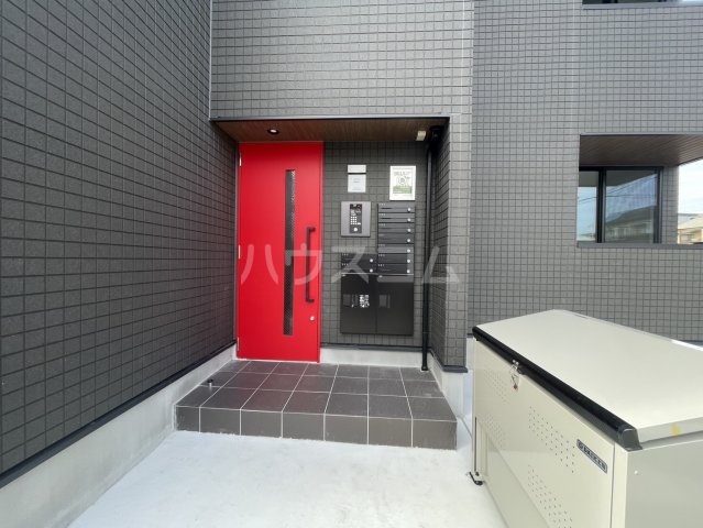 21/30 エントランス