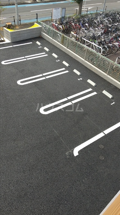 23/30 駐車場
