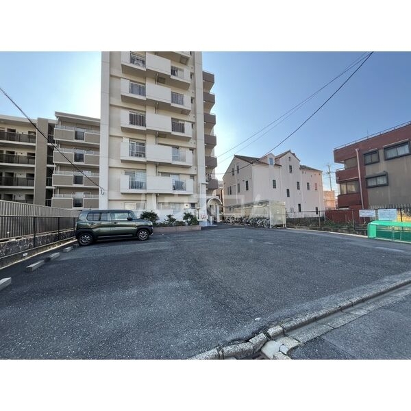 16/20 駐車場