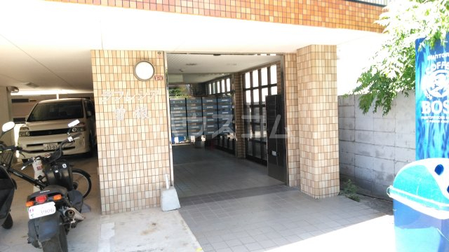 24/29 エントランス