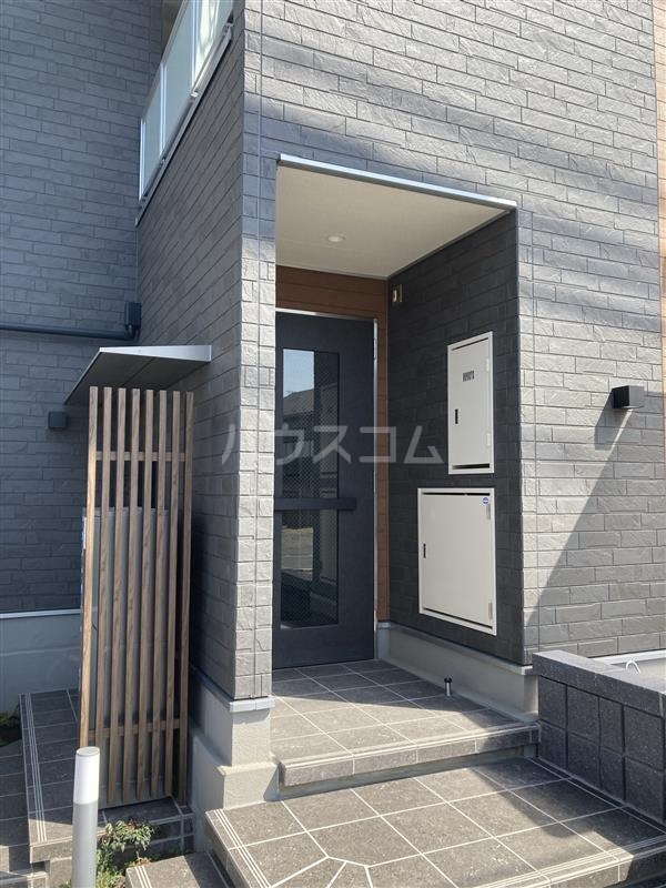 19/27 エントランス