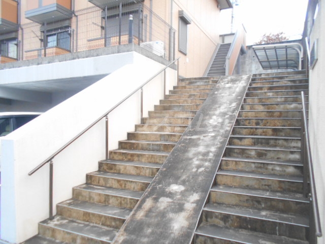 20/23 エントランス