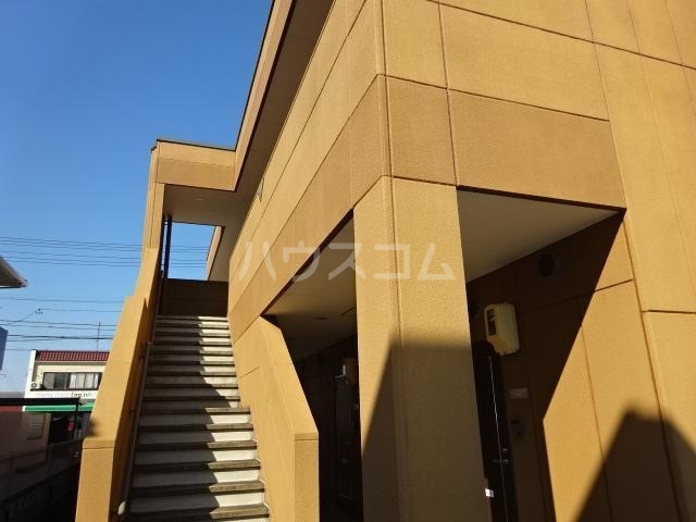 23/25 エントランス